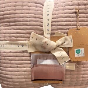 Live Well Full/Queen Rose Dust Quilt 90”x90” New 100% Polyester